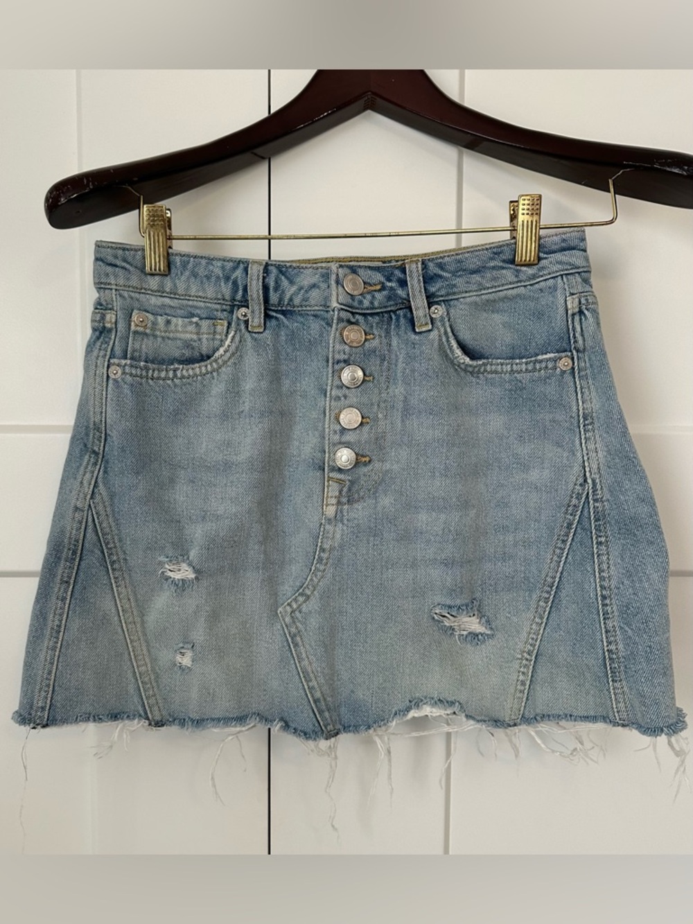 We The Free Light‎ Blue Distressed Button-Front Denim Mini Skirt